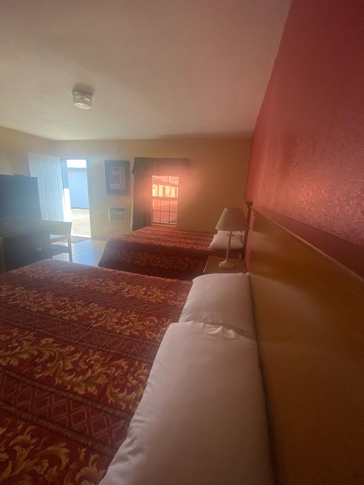 Sunset Motel photo 10