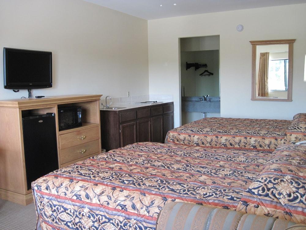 Texas Inn Weslaco photo 5