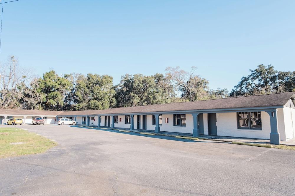 Thunderbird Motel photo 1
