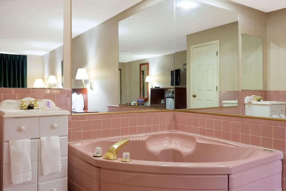 Knights Inn Elizabethtown photo 7