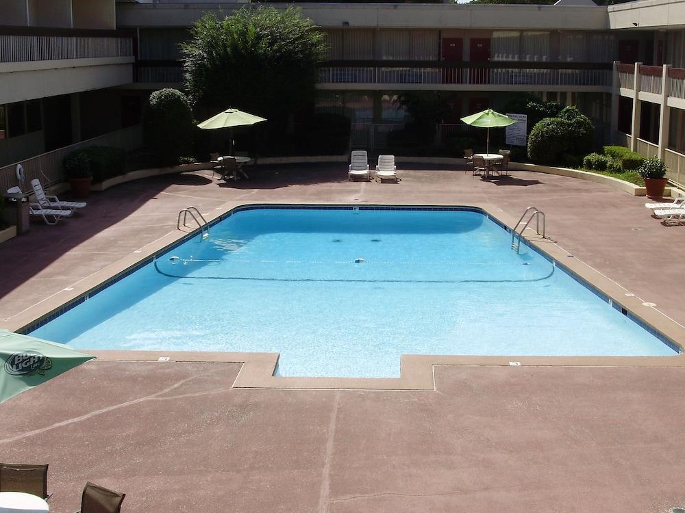 Trade Winds Central Inn photo 23