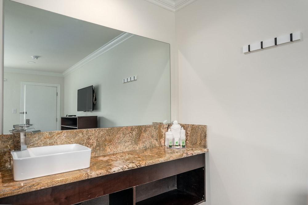 Crewe Boutique Inn photo 22