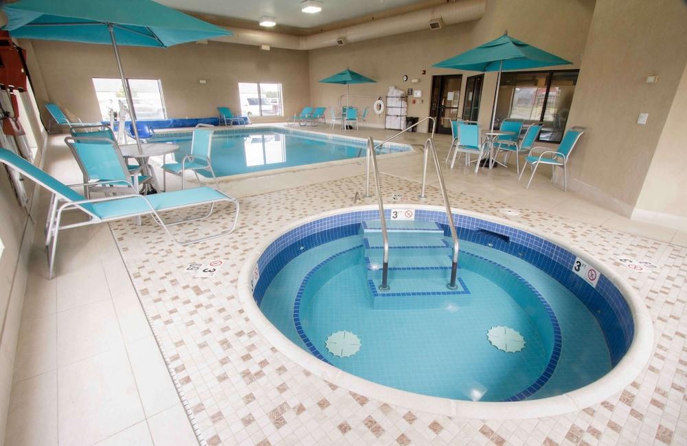 Hampton Inn South Haven photo 38