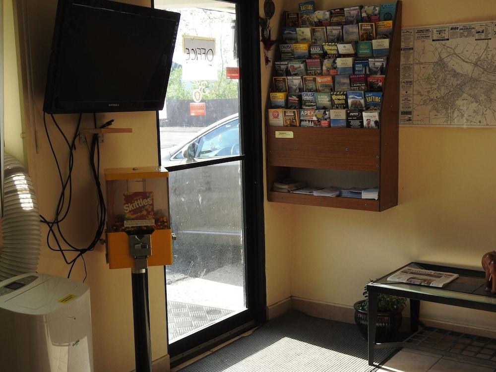 Relax Inn photo 3
