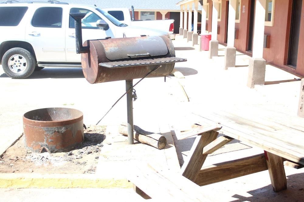 Village Inn Cotulla photo 36