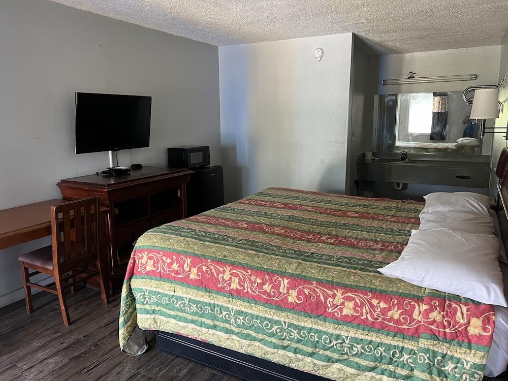 Indysouth western inn photo 3