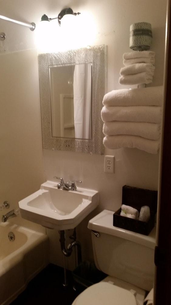 Mystic Valley Inn photo 9