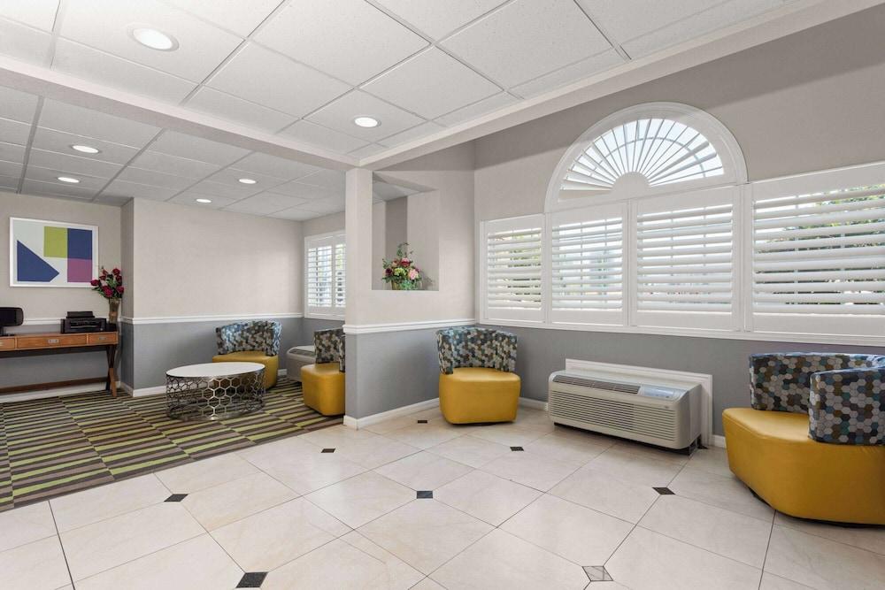 Microtel Inn & Suites by Wyndham Panama City photo 6