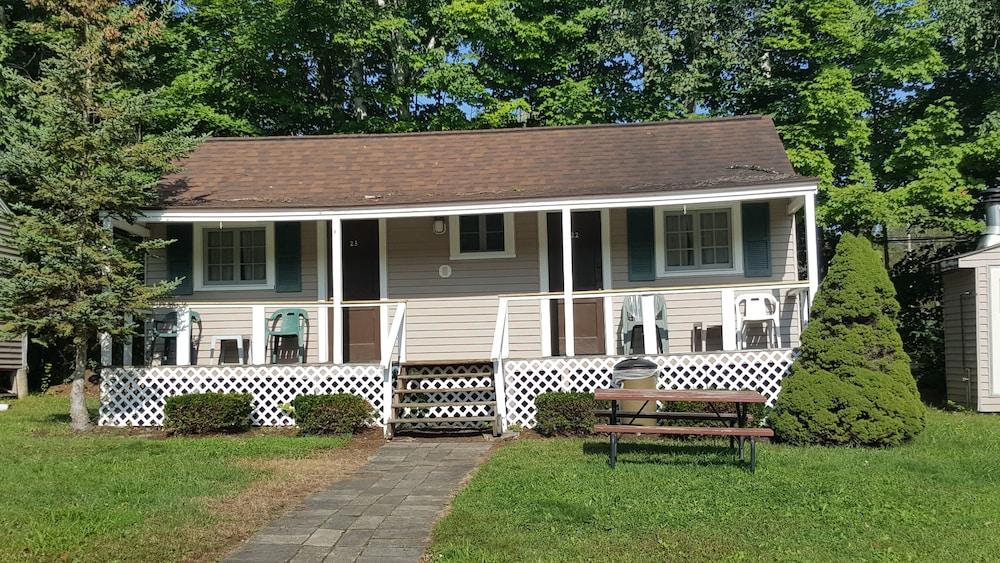 Adirondack Oasis Motel photo 16