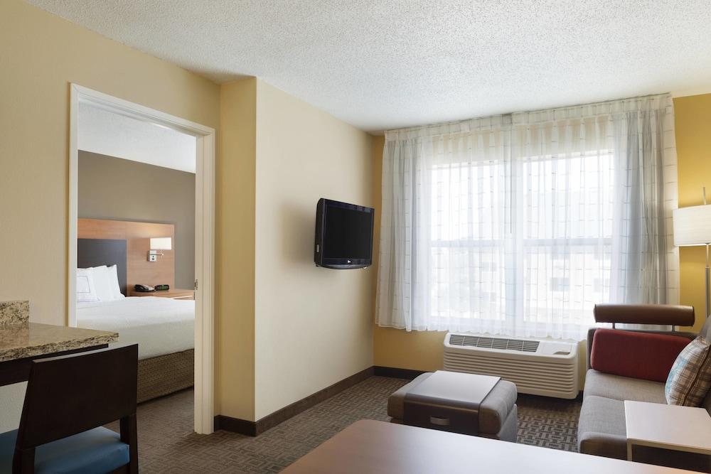 TownePlace Suites Chicago Naperville photo 11