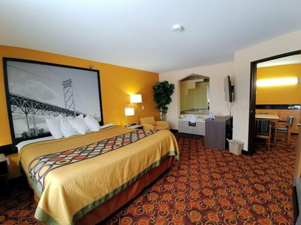 Super 8 by Wyndham Big Rapids photo 8