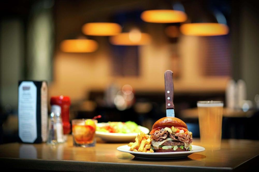 DoubleTree by Hilton Chicago Midway Airport photo 34