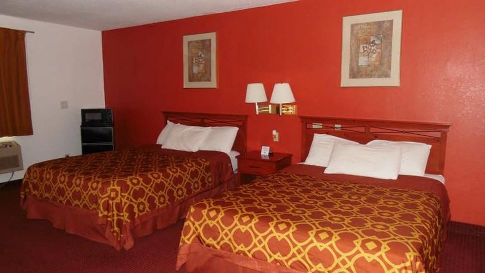 American Inn & Suites photo 5