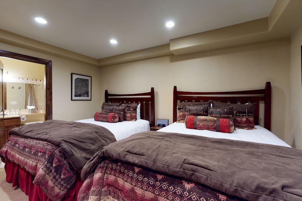 Lion Square Lodge photo 7