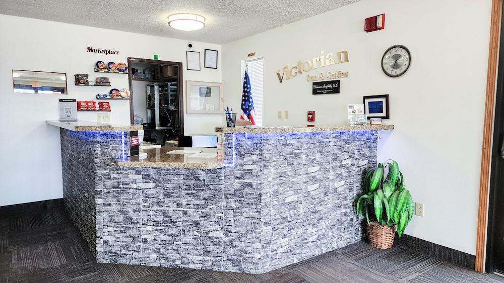 Victorian Inn & Suites photo 2