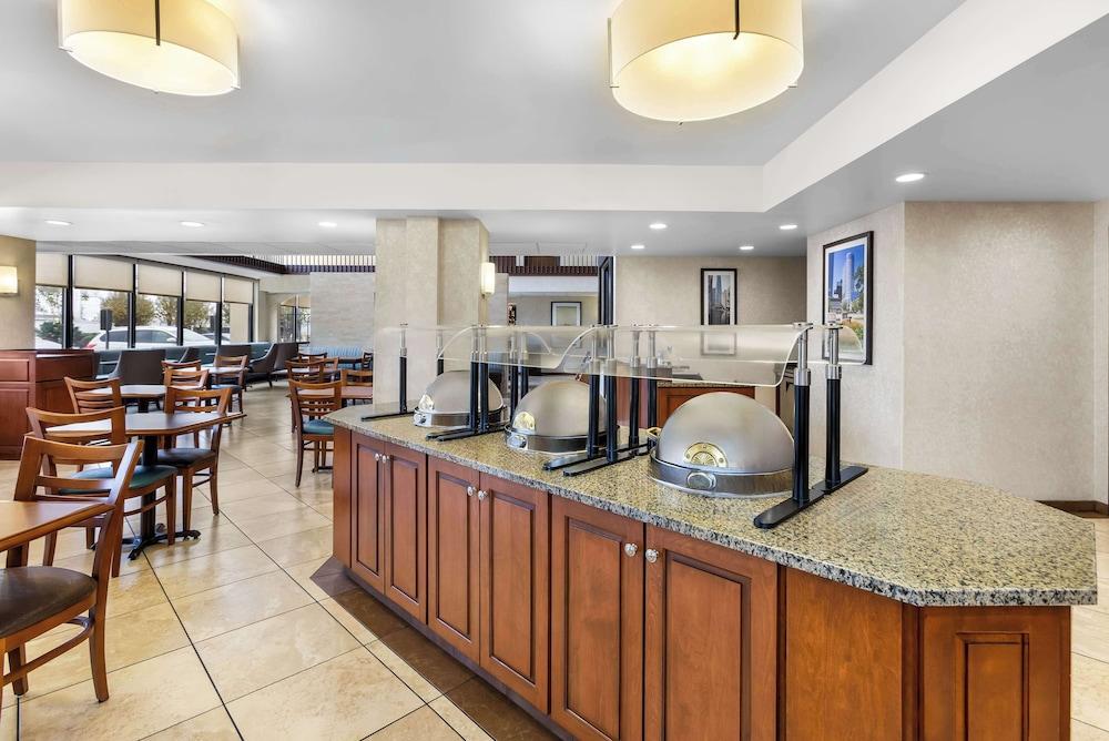 Sonesta Essential Houston Hobby Airport photo 30