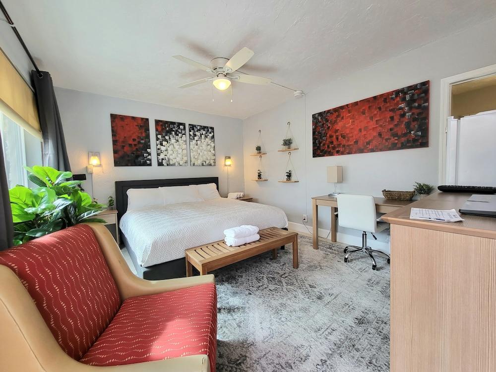 Barefoot Mailman Inn & Suites photo 10