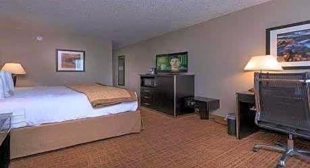 Ramada by Wyndham Boise photo 8