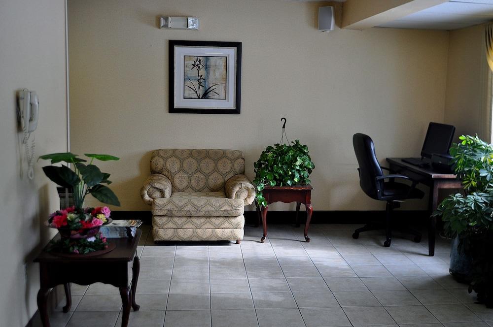 Holiday Inn Express & Suites Pittsfield - Berkshires by IHG photo 18