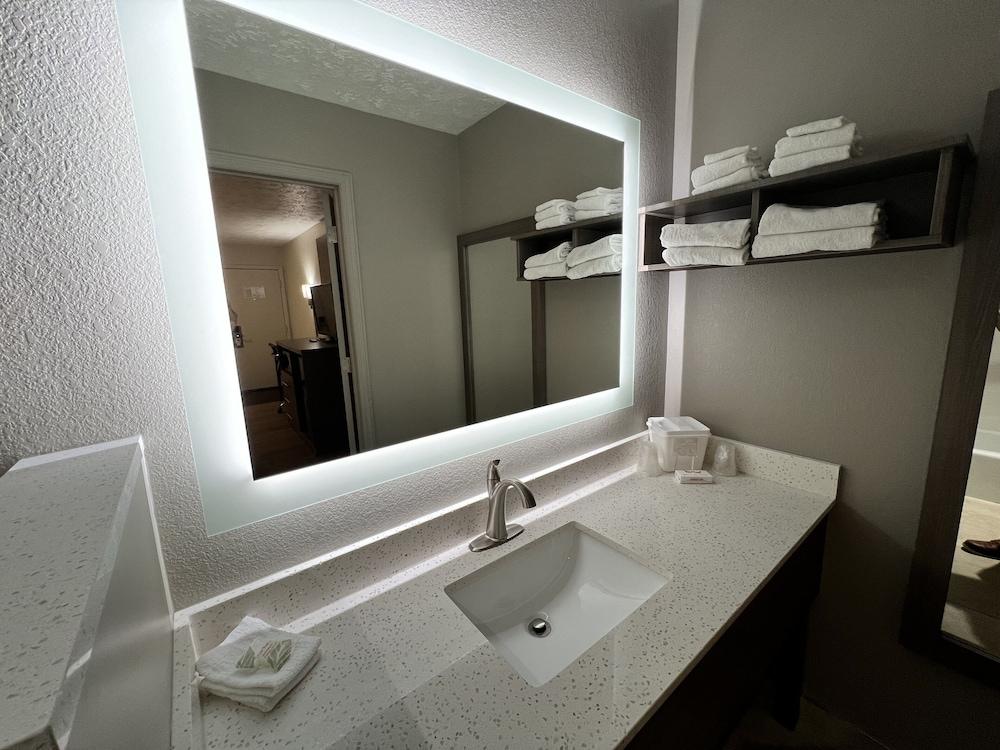 Red Roof Inn Georgetown, KY photo 9