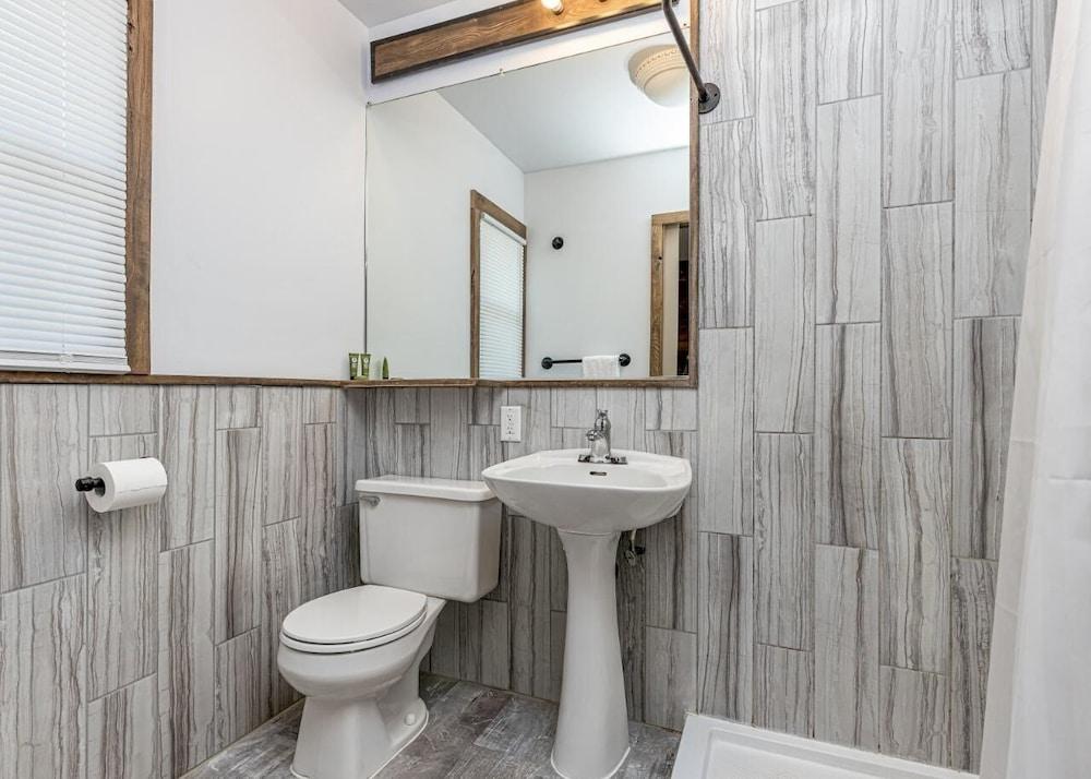 Aqua Aire Inn & Suites photo 16