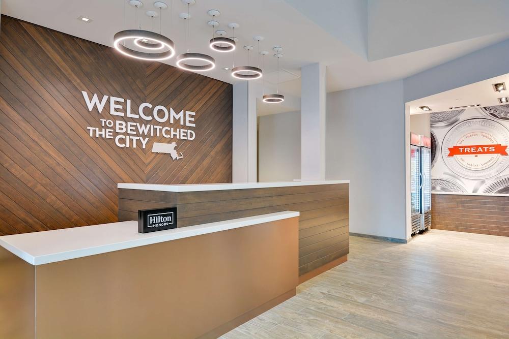 Hampton Inn Salem Boston photo 7