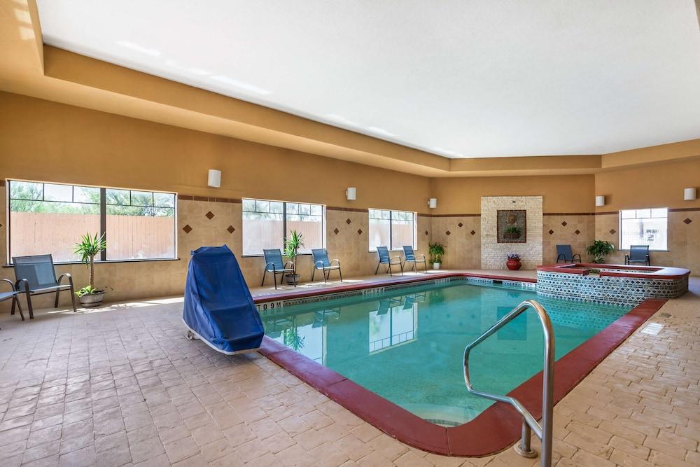 Best Western Plus Lytle Inn & Suites photo 10