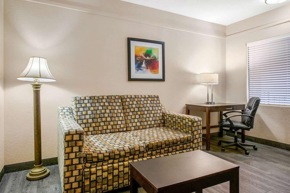 Quality Inn & Suites Jacksonville-Baymeadows photo 8