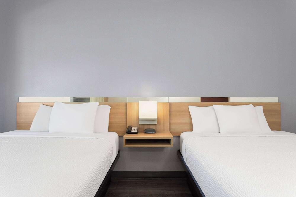 Microtel Inn & Suites by Wyndham Panama City photo 19