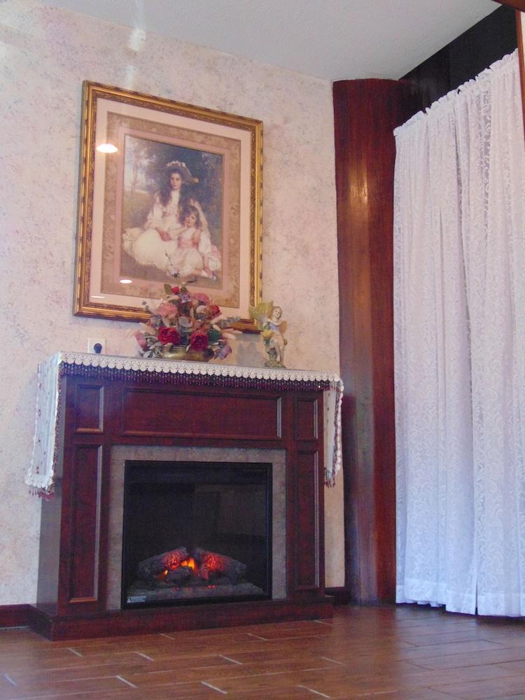 Candlelight Inn photo 11