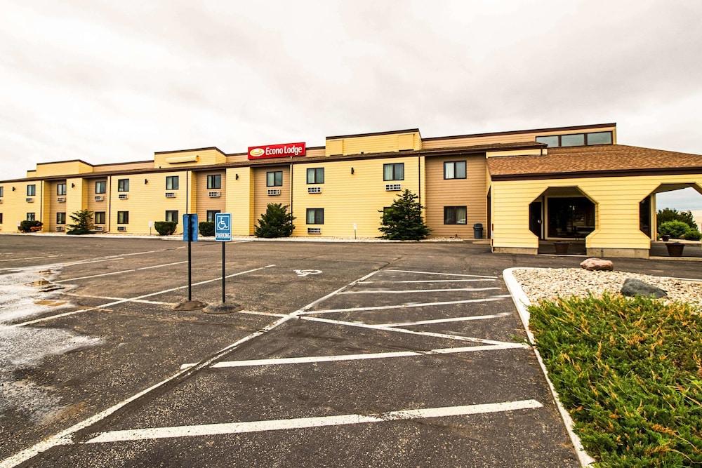 Econo Lodge Watertown photo 11