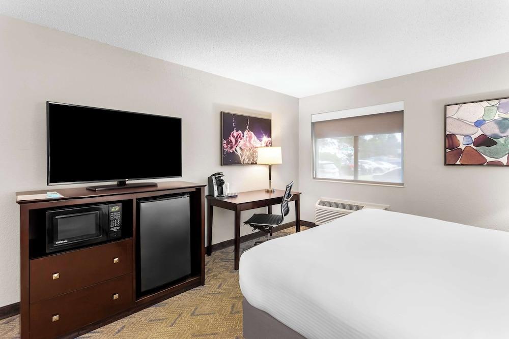 Best Western Oswego Hotel photo 12