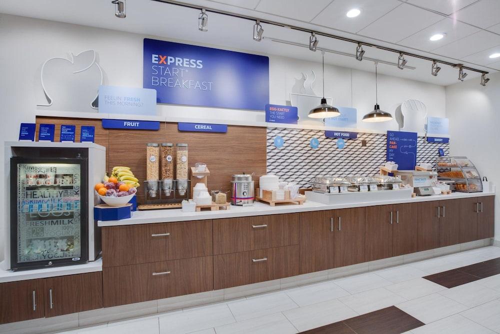 Holiday Inn Express Ft. Lauderdale Cruise-Airport by IHG photo 26