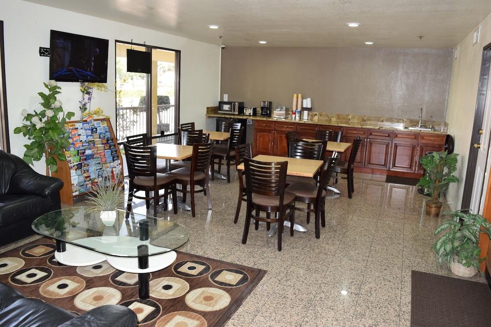 Budget Inn La Puente photo 10