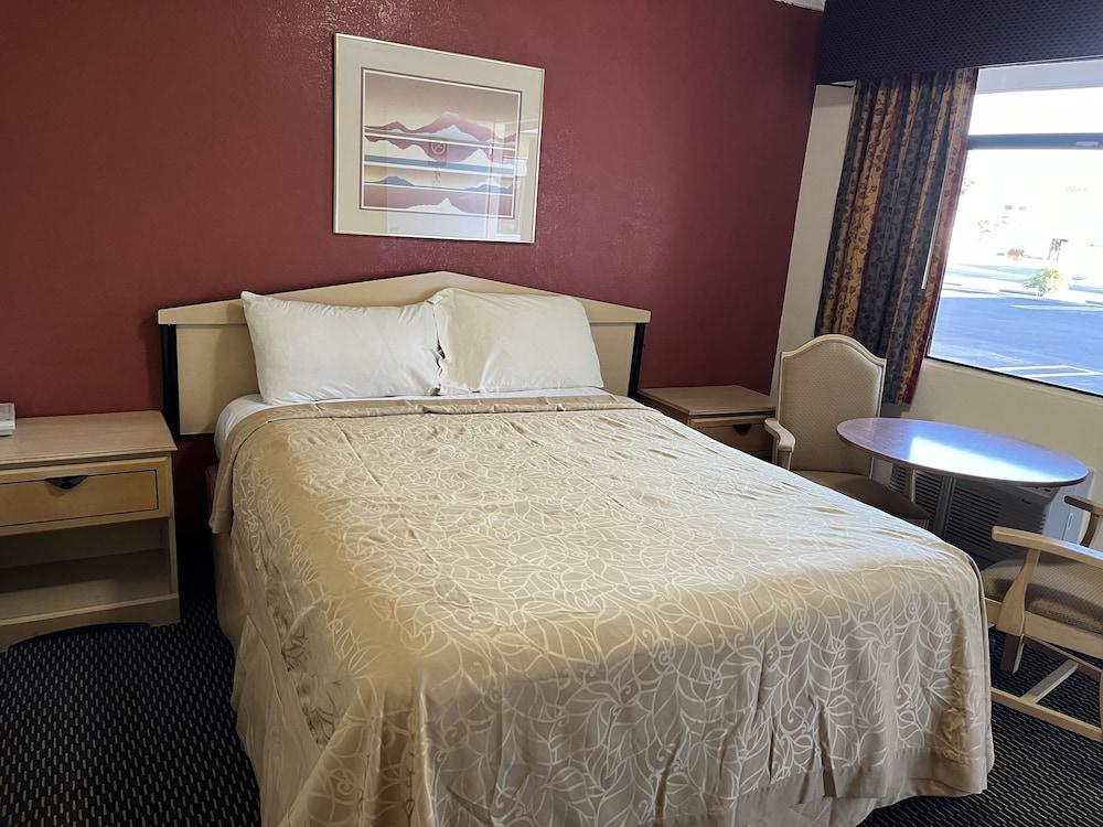 ECONOMY INN photo 14
