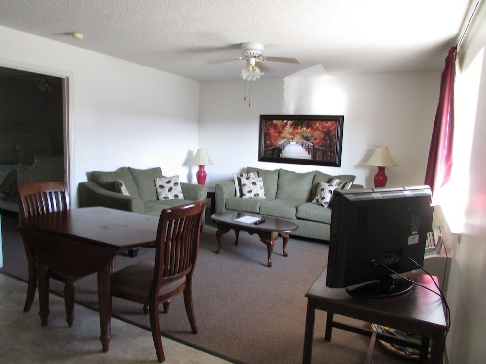 Douglas Inn & Suites photo 34