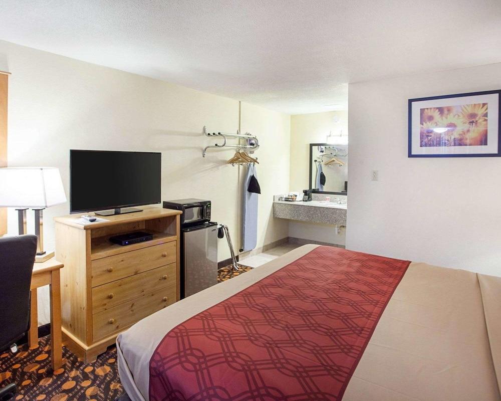 Econo Lodge Phillipsburg photo 12