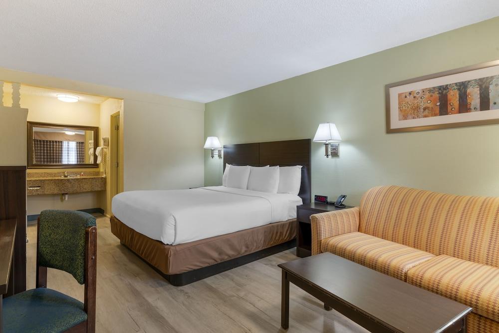 University Inn & Suites photo 10