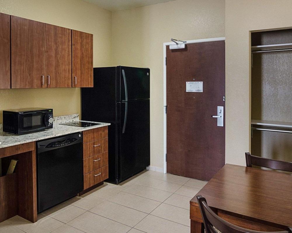 Comfort Inn Midland South I-20 photo 18