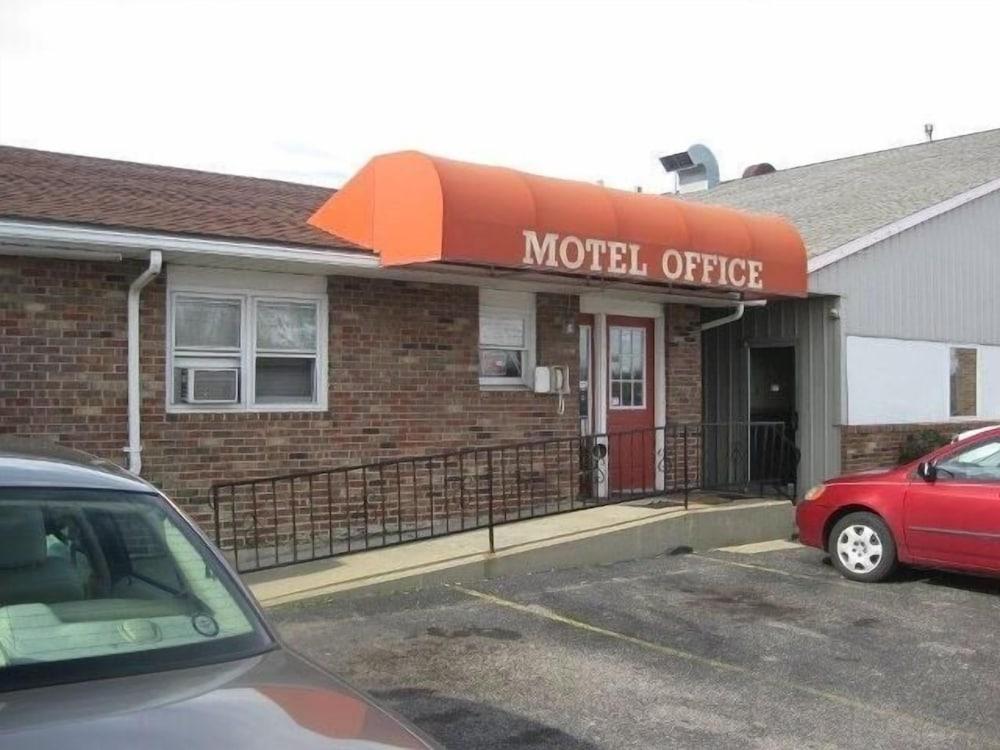 Red Carpet Inn Terre Haute photo 1