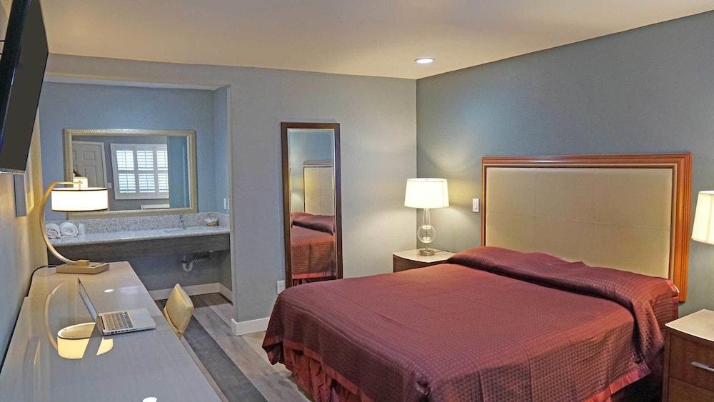 Del Mar Motel photo 9