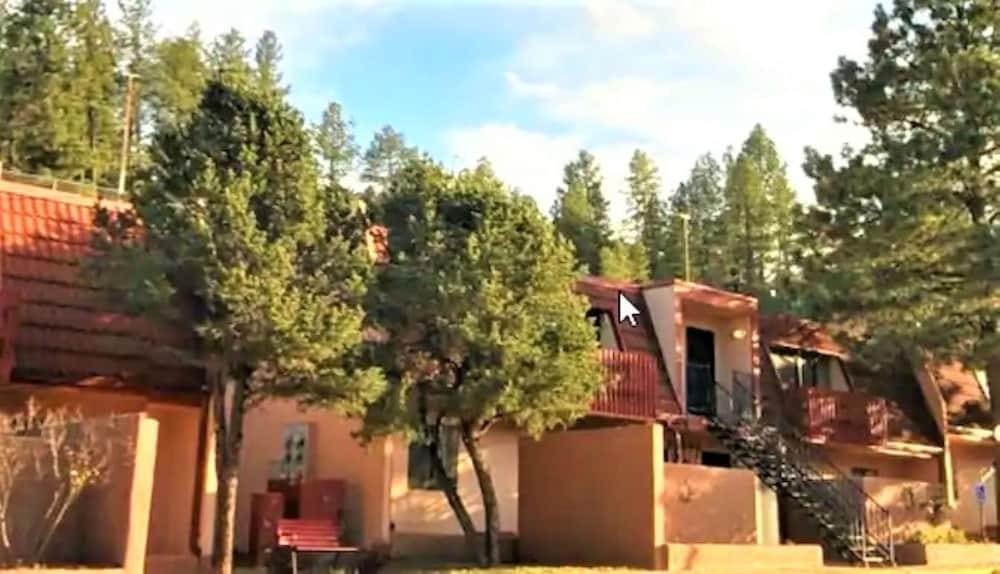 Pinecliff Village photo 2