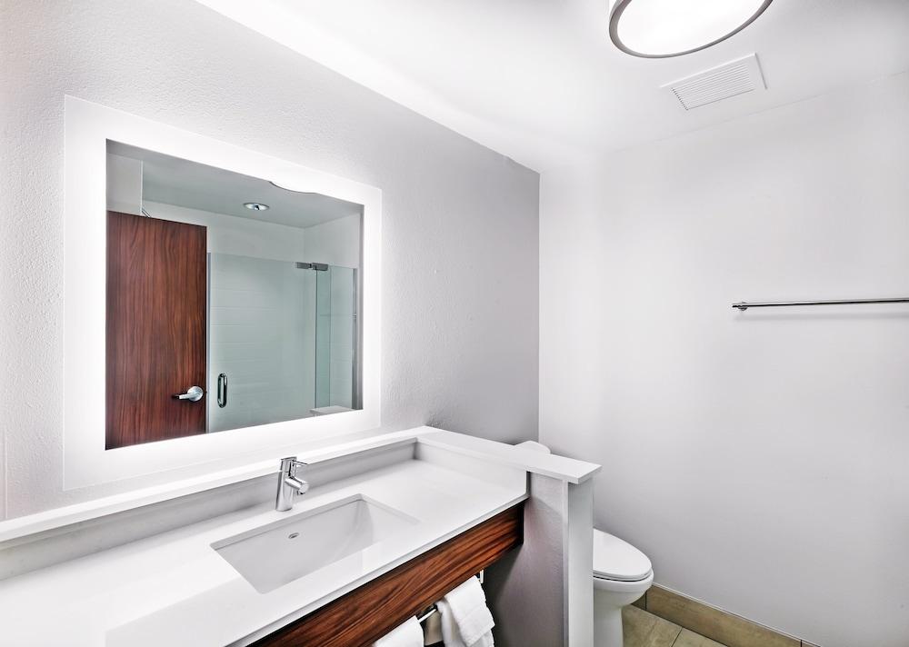 Holiday Inn Express & Suites Chanute by IHG photo 19