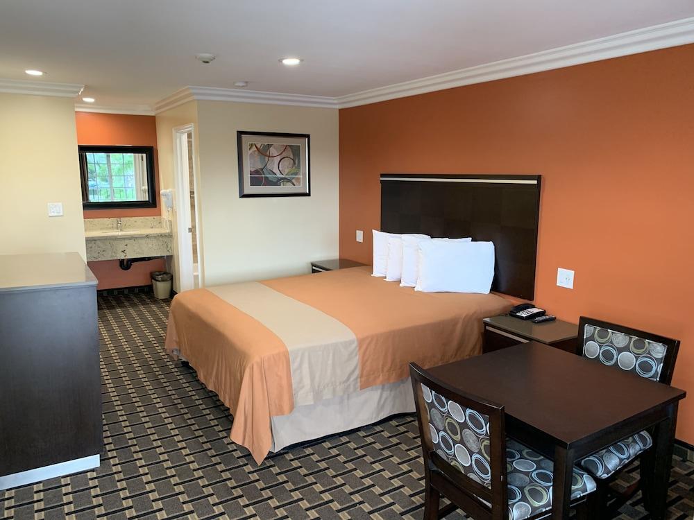 Ontario Inn & Suites photo 15