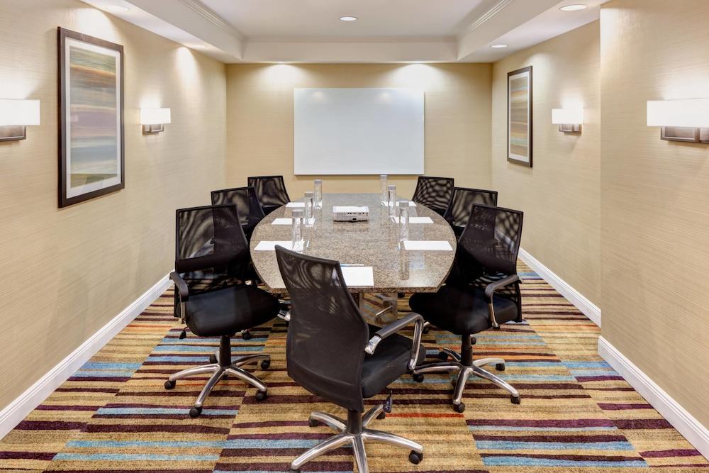 Fairfield Inn & Suites by Marriott Jacksonville Butler Blvd photo 13