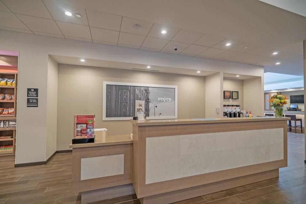 Hampton Inn Chicago North-Loyola Station photo 2