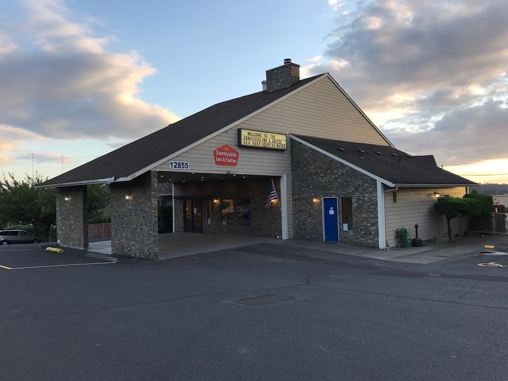 Sunnyside Inn & Suites photo 81