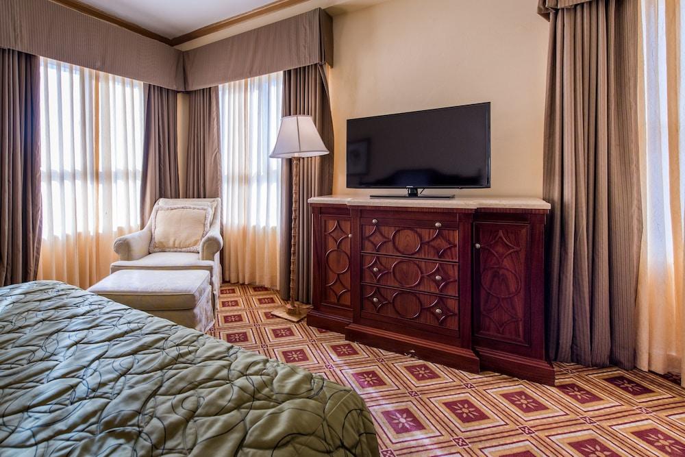 Embassy Hotel photo 35