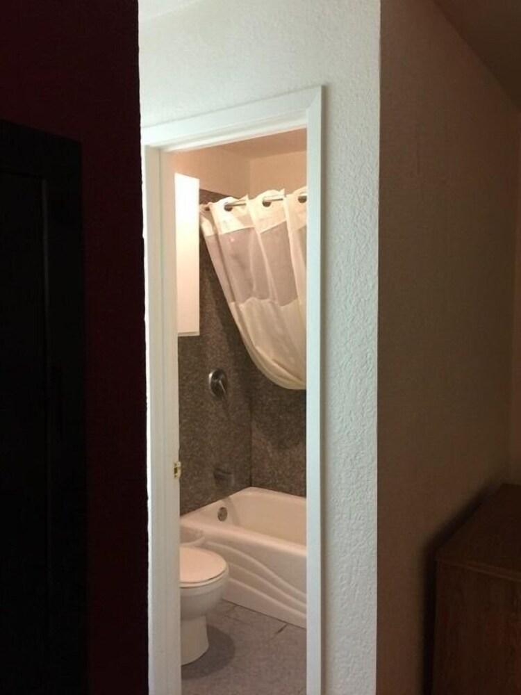 Ranch House Inn and Suites photo 18