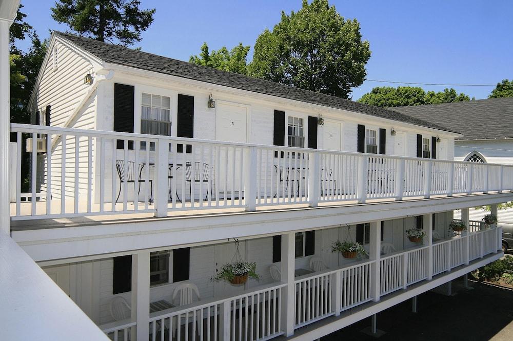 Eagle House Motel photo 53